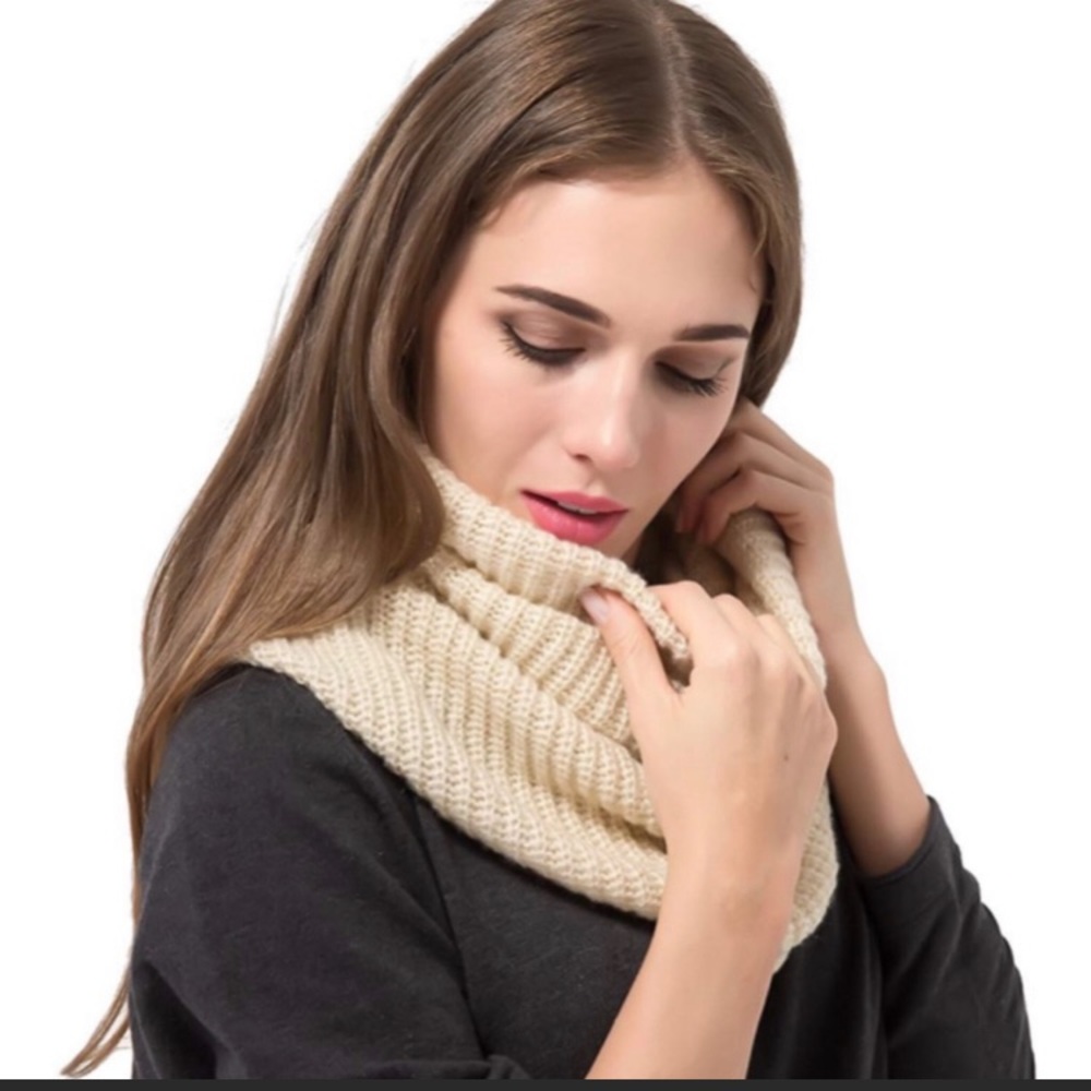 New Women’s Dimore Beige knitted infinite cozy casual scarf